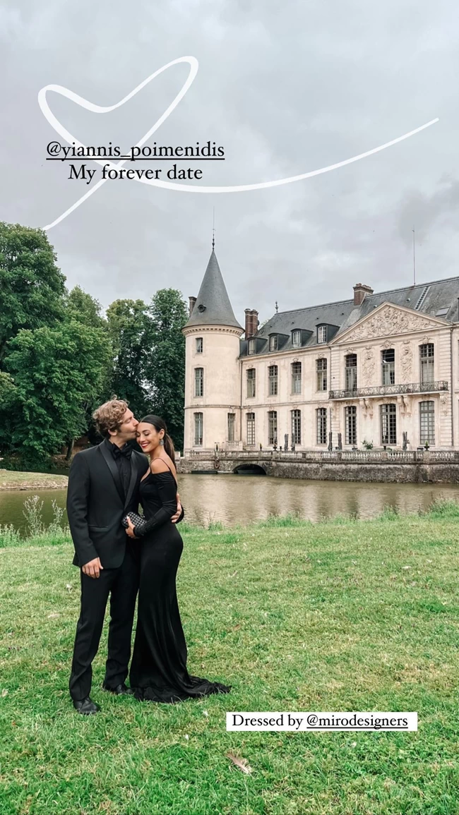 «Είσαι Θέα»: Αποθέωσαν την Ευγενία Σαμαρά με μαύρο φόρεμα σε γάμο στη Γαλλία σε κάστρο  - Εικόνα 6
