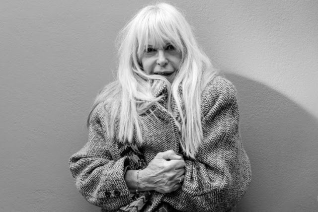 Χλόη Λιάσκου: Η γλυκιά ξανθιά με την ταραχώδη ζωή έγινε 73 ετών και εντυπωσιάζει με την φυσική ομορφιά της - Εικόνα 11