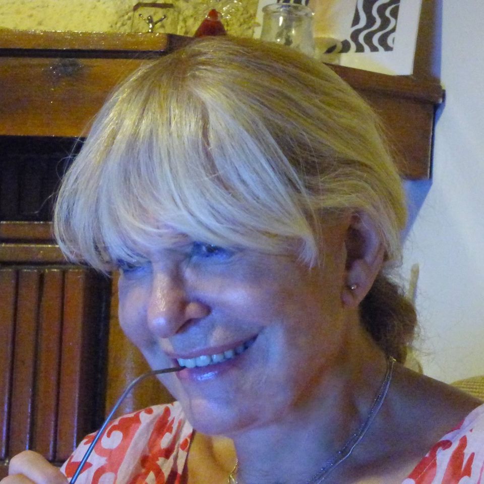 Χλόη Λιάσκου: Η γλυκιά ξανθιά με την ταραχώδη ζωή έγινε 73 ετών και εντυπωσιάζει με την φυσική ομορφιά της - Εικόνα 3